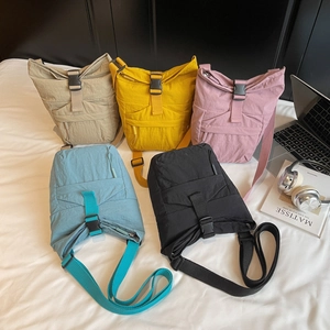 Bolsos tipo cubo de nailon minimalistas en cinco colores con correa ajustable