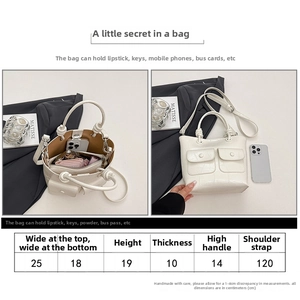 Detailed size chart for white crocodile pattern tote bag with strap and handle dimensions