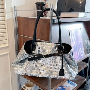 Elegante borsa tote con paillettes argento da donna con manici in pelle nera e fibbia