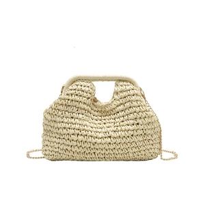 Sac à main artisanal en paille tressée crème avec bandoulière en chaîne dorée chic