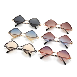 Détail de lunettes de soleil géométriques élégantes en six couleurs dégradées tendance