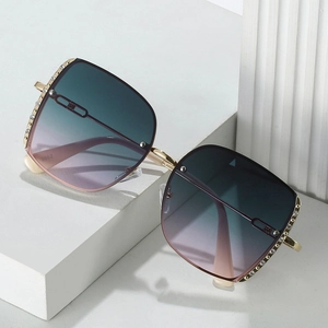 Oversized Square Sunglasses For Women Metal Frame Rhinestone Gradient Lenses UV400 Luxury Fashion Hollow Chain Temples