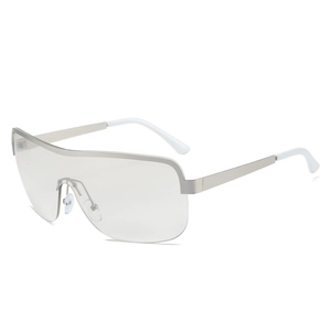 Lunettes de soleil Y2K futuristes argentées à monture demi-cerclée et verres gris clair vue à 45 degrés