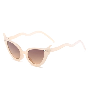 Lunettes de soleil œil de chat crème tendance avec branches ondulées et dégradé