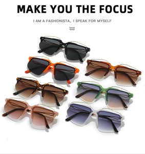 Détail montrant sept variantes de couleurs de lunettes de soleil Y2K demi-cerclées
