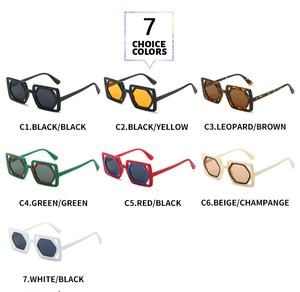 Présentation de sept lunettes de soleil géométriques ajourées dans divers coloris tendance