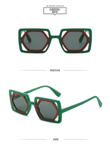 Détail des lunettes de soleil carrées avec monture verte et bord intérieur rouge