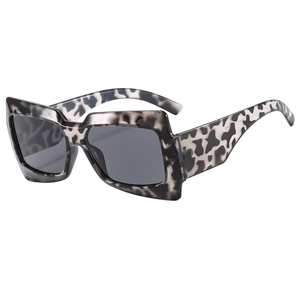 Lunettes de soleil carrées oversize tendance avec monture écaille et verres foncés
