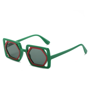Lunettes de soleil avant-garde avec monture carrée verte et couches intérieures hexagonales rouges
