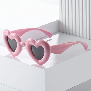 Heart Shaped Sunglasses UV400 Protection PC Frame Fashionable Y2K Retro Eyewear For Party Vacation Outdoor Women Unisex