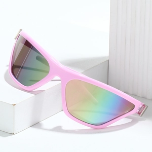 Lunettes de soleil de sport Y2K rose avec monture œil de chat et verres irisés