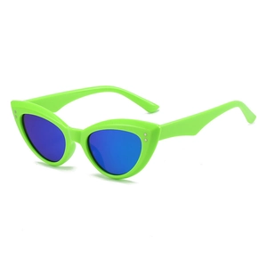 Lunettes de soleil œil de chat vert fluo avec verres bleus réfléchissants et clous