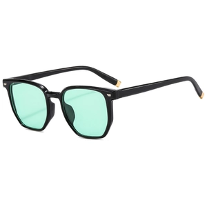 Lunettes de soleil carrées à monture noire brillante et verres transparents verts élégants