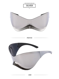 Détails des lunettes de sport futuristes argentées sous angles de face et de côté