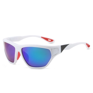 Weiße Sport-Sonnenbrille mit schillernden blauen Gläsern und roten Antirutschpads