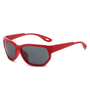 Lunettes de soleil de sport Y2K stylées avec monture rouge et verres gris foncé