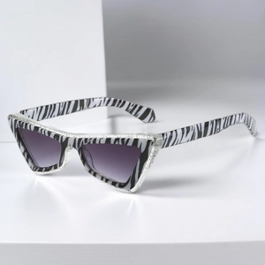 Fashion cat-eye sunglasses with zebra print frames and purple gradient lenses