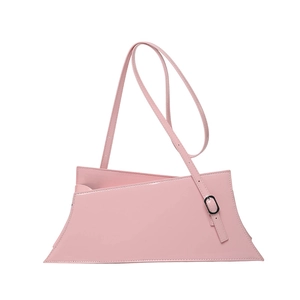 Sac à épaule rose minimaliste en cuir verni géométrique avec boucle argentée brillante