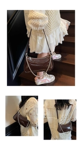 Détail du sac bandoulière en cuir verni marron brillant avec chaîne argentée et zip