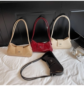 Détails des sacs à bandoulière carrés en cuir verni avec rabat magnétique en quatre coloris