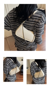 Détail du sac baguette en cuir verni blanc crème avec bandoulière et chaîne argentée