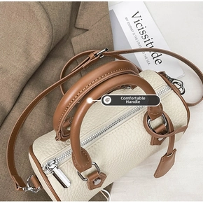 Detailed view of the Boston pillow bag with contrast handles and fine lychee texture
