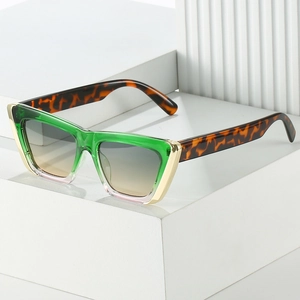 Fashion Cat Eye Sunglasses Women UV400 Protection PC Plastic Metal Trim Oversized Retro Chic Eyewear