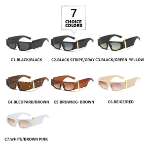 Grille de lunettes de soleil carrées à la mode en sept couleurs rétro avec détails dorés