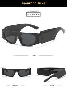 Vues détaillées de lunettes de soleil carrées avec branches larges noires et verres noirs