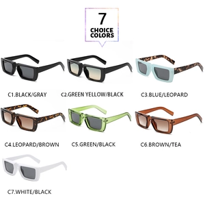 Collezione di sette occhiali da sole quadrati alla moda in vari colori assortiti