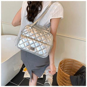 Silver quilted shoulder bag with star metal ornament and diamond pattern texture