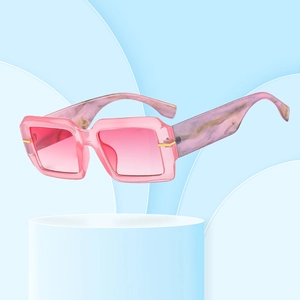 Square Sunglasses UV400 Protection Fashion Retro Marble Textured Temples Gold Metal Accent Eyewear For Women And Men