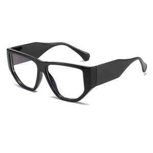 Fashionable oversized square two-tone sunglasses with wide temples and avant-garde frames