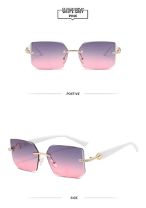 Vue détaillée de lunettes sans monture dégradé violet avec charnières dorées et cristaux