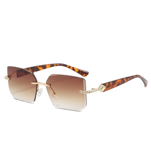 Lunettes de soleil carrées sans monture Y2K avec verres marron dégradés et détails strass
