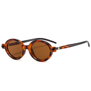 Lunettes de soleil ovales rétro en écaille de tortue avec verres marron foncé chic