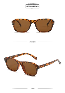 Vues détaillées de lunettes de soleil carrées léopard avec verres marron et monture imprimé léopard