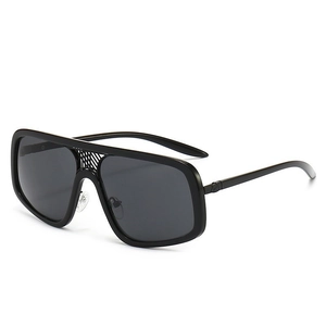 Modische Oversize-Square-Sonnenbrille in Schwarz mit Gitter-Detail am Nasensteg für Damen