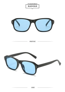 Vues détaillées des lunettes de soleil rectangulaires noires avec verres bleu clair