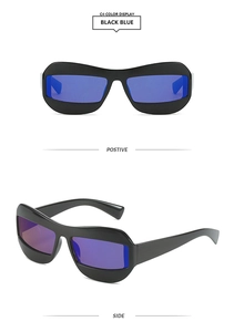 Vues de face et de côté des lunettes futuristes à monture noire et verres bleu-violet