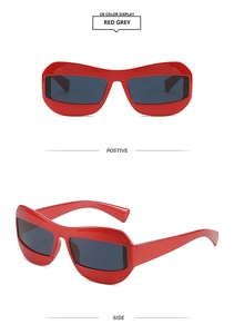 Détail de face et de profil de lunettes de soleil carrées rouges au style futuriste