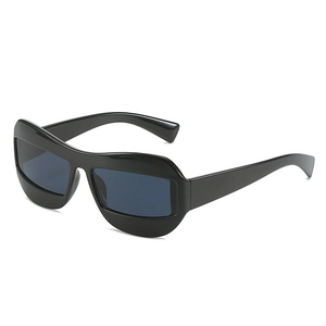 Lunettes de soleil carrées futuristes avec monture noire et verres bleu foncé
