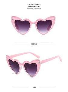 Détails des lunettes de soleil coeur rose avec verres dégradés gris de face et de profil