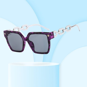 Lunettes De Soleil Carrées Surdimensionnées Protection UV400 Branches Chaîne Métallique Rivets Étoile Hip Hop Mode Femme
