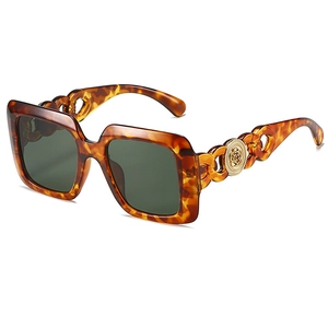 Lunettes de soleil carrées en écaille de tortue avec verres verts et branches dorées