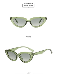 Detailansicht der olivgrünen Cat-Eye-Sonnenbrille mit grauen Gläsern mit Verlauf