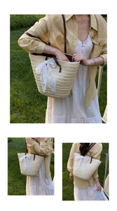 Detailaufnahme der Strohtasche mit weißer Spitzenschleife und braunen Lederriemen