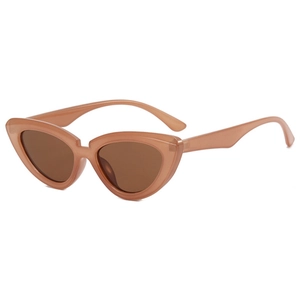Vintage Cat-Eye-Sonnenbrille mit retro-rosa Rahmen und braunen Gläsern für modischen Look