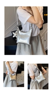 Détail d'un sac sous les bras argenté métallisé avec texture plissée et charme étoile