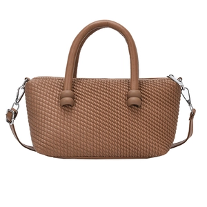 Sac fourre-tout marron en similicuir tressé avec bandoulière et finitions argent